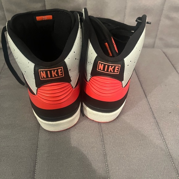 Retro 2 men size 9 preowned good condition - Picture 2 of 9